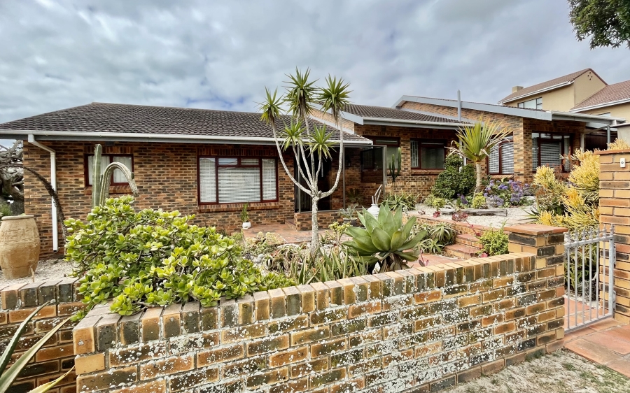 4 Bedroom Property for Sale in Country Club Western Cape